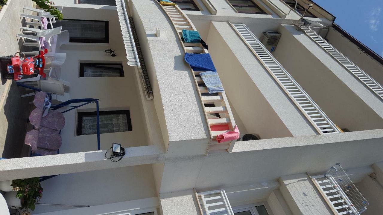 Apartments Galic Omiš Екстериор снимка
